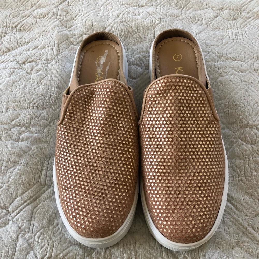 Kaanas Slip Ons